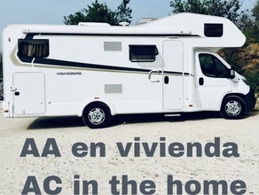GROSSE ALKOFEN-WOHNMOBIL WEINSBERG CARAHOME KLIMAANLAGE IM WOHNBEREICH.