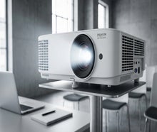 Beamer mieten (ab € 69,90): 4K UHD & HDR ✓ Heimkino, Gartenkino & Public Viewing ✓ Bis 300 Zoll ✓ Leinwand optional ✓ Kautionsfrei ✓ 28 Standorte