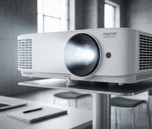 Beamer mieten (ab € 69,90): 4K UHD & HDR ✓ Heimkino, Gartenkino & Public Viewing ✓ Bis 300 Zoll ✓ Leinwand optional ✓ Kautionsfrei ✓ 28 Standorte