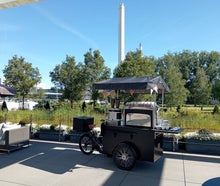 Catering Bike in Schwarz – mobile Gastronomie-Lösung für Messen & Veranstaltungen