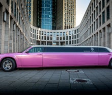 Chrysler 300C PINKE Stretchlimousine mit rotem Teppich