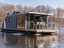 my Seahouse 1 Luxus Hausboote mieten auf der Mecklenburgischen Seenplatte! Führerscheinfrei! - Galerie - Bild 1