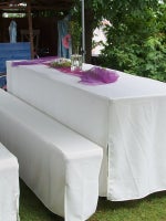Extra-breite Bierzeltgarnitur (70cm) mit Hussenset für 2 Bänke und 1 Tisch in weiß,schwarz und rot.
