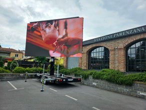 21 m² mobiler LED-Screen – 2 Eventtage inkl. Lieferung für 5.000 €