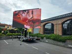 21 m² mobiler LED-Screen – 2 Eventtage inkl. Lieferung für 5.000 €