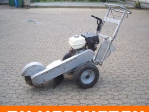 Große Baumstumpffräse