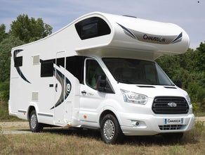 Familienwohnmobil der Extraklasse mit riesiger Heckgarage