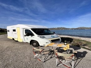 MALLORCA & MENORCA auf "WHITE MOON", super kompakter Campervan, 4 PAX