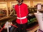 Walk-Act britischer Grenadier / Gardeoffizier / Spezial-Promotion / Kostüm / Promoter - Galerie - Bild 2