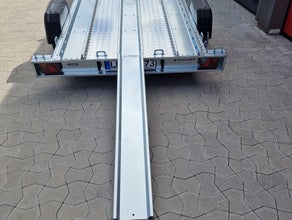 Motorradanhänger mit Kippfunktion für 3 Motorräder 750kg inklusive Spanngurte