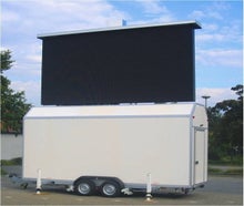 Mobiler LED Videotrailer  14,75 m²
