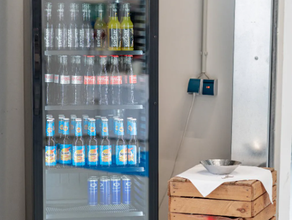 Kühlschrank mit Glasfront, schwarz