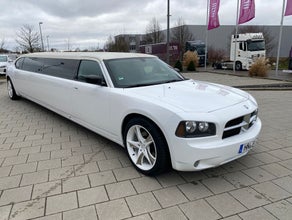 Stretchlimousine Dodge Charger weiss mit Chauffeur+TOP Ausstattung+Professioneller Service. -EliteLimos-