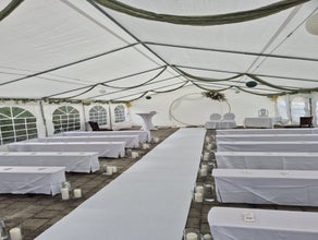 Zu Vermieten: Partyzelte in verschiedenen Größen
