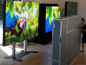 LED Display 330 Diagonale mit E-Fuss mieten – LED & Großbildwände