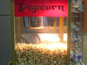 Rote Popcornmaschine im nostalgischen Flair inkl. 19% MwSt.