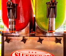 🍧 Slushmaschine 1x8 L – Kompakt, günstig & inkl. Sirup & Trinkhalme