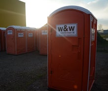 Toiletten-Kabine mit Handwaschbecken