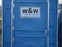 Barrierefreie Toiletten-Kabine mit selbst schließender Tür - Galerie - Bild 1