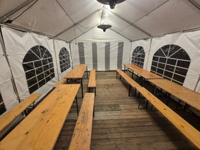 Bierzeltgarnitur mieten | Tische & Bänke für Ihre Feier