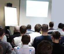 Mini Komplettset Präsentation mit Beamer 3000 Lumen und Stativleinwand 182x138 cm | Format 4:3