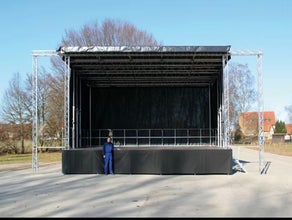 Trailer Bühne 10x6m und 6,3m hoch