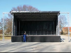 Trailer Bühne 10x6m und 6,3m hoch