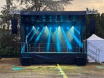 Trailerbühne Smart Stage 27 · Überdachte mobile Bühne für Events