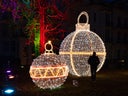 Lichtkugel 3 Gigant - Weihnachtsbaumkugel - Licht Skulptur - Galerie - Bild 1