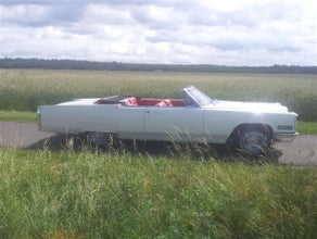 Cadillac de Ville Cabriolet in schnee-weiß - traumhafter Strassenkreuzer-Oldtimer aus dem Jahr 1965