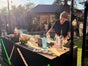 Gitterbox / Stehtisch / Theke / Schirm schwarz mit Holzplatte - Galerie - Bild 4