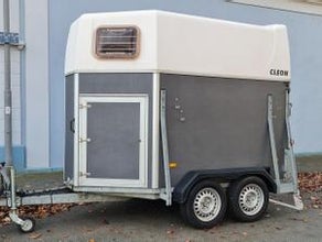 Günstig Pferdeanhänger & Viehanhänger mieten - Komfortabel mit Pferden reisen oder zuverlässig größere Tiere transportieren