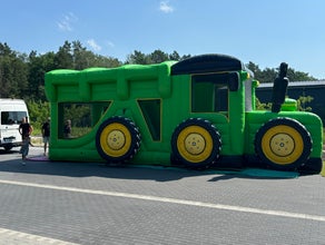 Vermiete Hüpfburg " Traktorstrecke" Kinder Spielepark