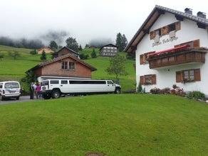Hummer H2 XXXL Stretchlimousine in weiss