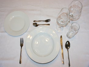 Teller, Gläser und Besteck incl. Endreinigung