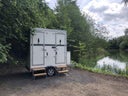 Toilettenwagen / Toilettenanhänger autark mit Tank für Hochzeit, Backstage, VIP Event - Galerie - Bild 1