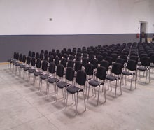 Polster-, Kunststoffstapel- und Holzklappstuhl