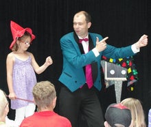 Kindergeburtstag / Kinderzauberer / Kinderparty / Kindergeburtstag / Kinderdisco / Kinderunterhaltung / Kinderprogramm / Bauchredner / Hüpfburg / Tattoos / der Profi für KinderKindergeburtstage wie von "Zauberhand" mit Zauberer Michael