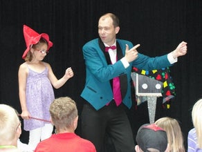 Kindergeburtstag / Kinderzauberer / Kinderparty / Kindergeburtstag / Kinderdisco / Kinderunterhaltung / Kinderprogramm / Bauchredner / Hüpfburg / Tattoos / der Profi für KinderKindergeburtstage wie von "Zauberhand" mit Zauberer Michael