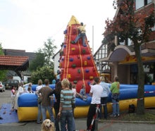 Air Klettergigant / Aufblasbarer Kletterberg für Veranstaltungen im Verleih