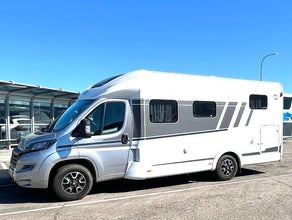 Carado T338 - Neues Modell 2024 mit zwei hinteren Einzelbetten und Hubbett