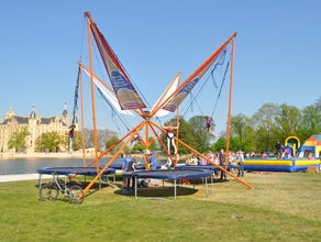Kombipaket - Trampolin + Hindernisparcours mieten