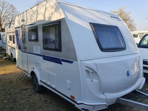 Knaus 400LK Sport Silver Selection, Wohnwagen 4 Personen mit Sonnensegel, Familien-Caravan, Dachklima, Hund