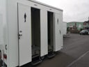 Toilettenwagen 3 Damen/1 Herren Toilettenkabine und 4 Urinale - Baujahr 2024