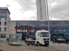 LKW mit Ladekran / Container- & Baustellenlogistik