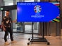 95 Zoll Flachbildschirm Full HD  (Bildschirmdiagonale von 241 cm) - Galerie - Bild 3