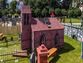 Kirche, Kirchen Kulisse, 3D Kirche, Halloweendekoration, Friedhof