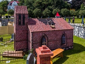 Kirche, Kirchen Kulisse, 3D Kirche, Halloweendekoration, Friedhof