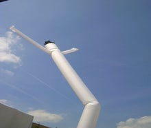 Airdancer / Skydancer 9 m hoch mit 1500 Watt Gebläse und Beleuchtung - extrem Windstabil
