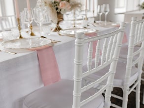 Weißer Chiavari Stuhl aus Holz - Hochzeitsstuhl - Bankettstuhl - Inkl. Sitzkissen